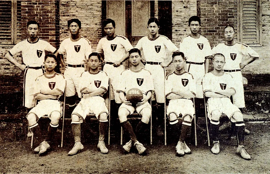 淡水牛津學堂也於 1914 年移往台北雙連,改名台北神學校。圖為吳威廉牧師所設計,竣工於1918 年的台北神學校校舍。