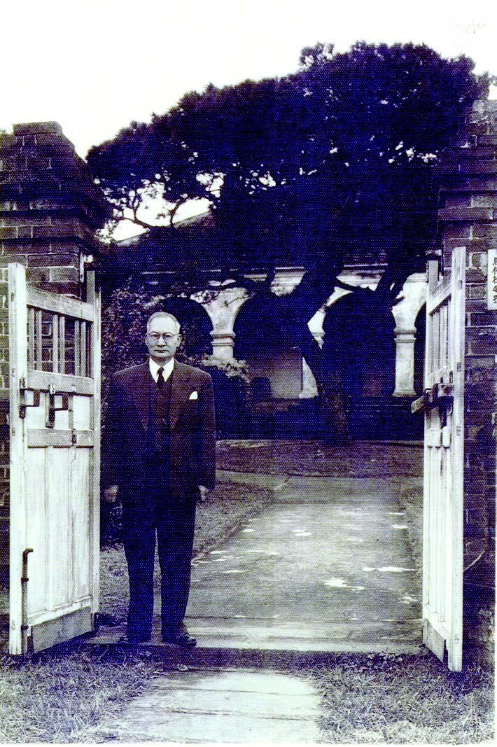1952 年偕叡廉退休離開淡江中學,也搬離他們馬偕三代人生活成長的馬偕故居。