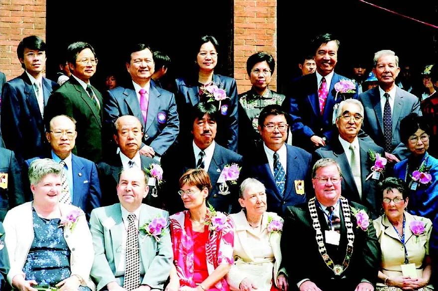 偕校長三女偕瑪烈和偕約翰的女兒萊絲禮和其夫婿(Mr. & Mrs. David Jenkins)也在 2002 年 3 月來台,為淡江中學偕叡廉紀念公園和校史館開幕剪綵
