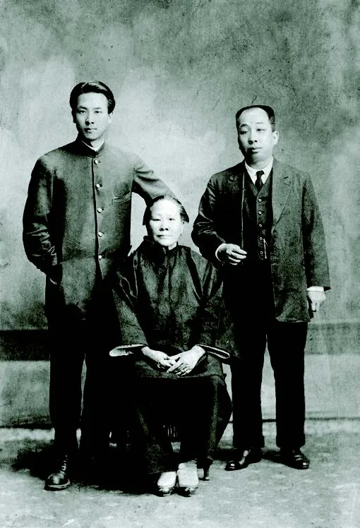 陳清忠(左 1)青年時代的英姿