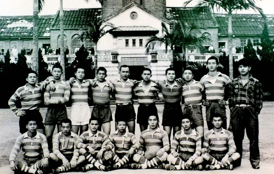 圖為 1927 年 11 月在新公園球場以 14 比 0 擊敗日本勁旅台北高商隊。淡水中學因未被日本當局認定,加上教會學校不准在禮拜天賽球,因此無緣到日本島揚威。