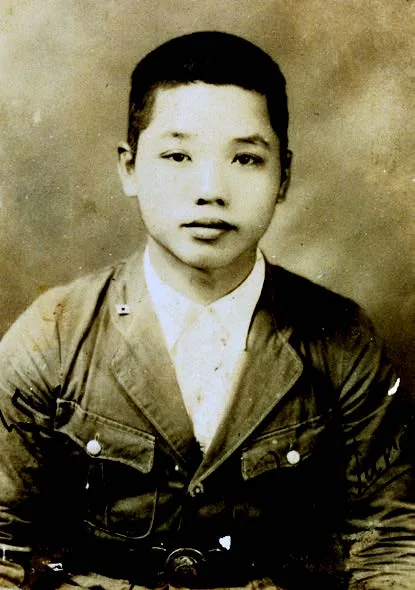 今日八角塔前庭道路兩側的亞力山大椰子樹,即是1941 年為紀念立案三週年所植。