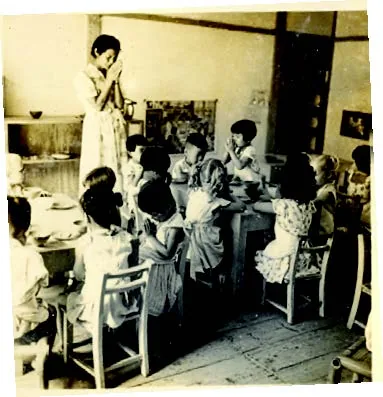 純德女中除設音樂科外, 也陸續設有美術、家政和幼保專班,是外人眼中的「新娘學校」。