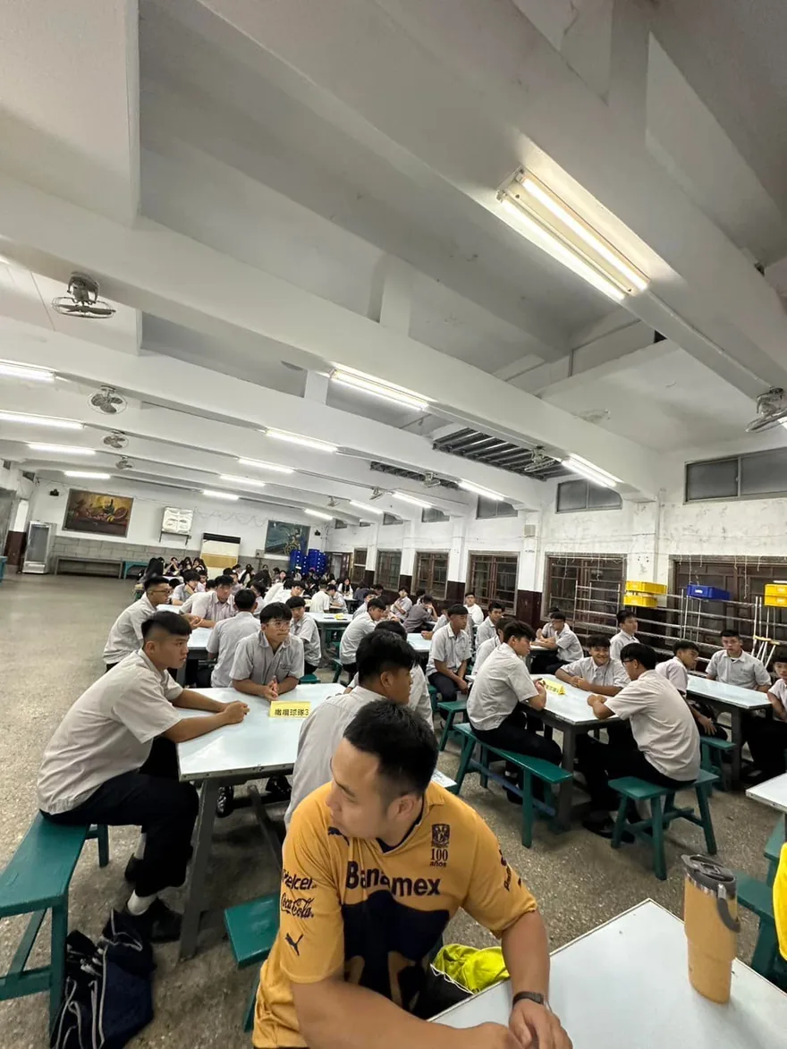 昨天是住校生的迎新活動,學校特別準備了迎新大餐,讓剛加入的小將們感受… 1