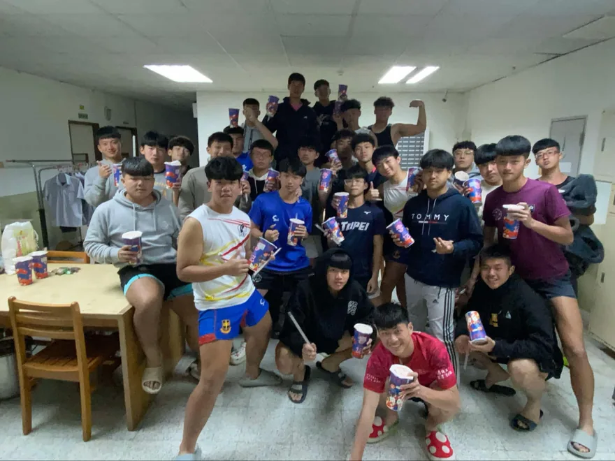 距離114年全國橄欖球錦標賽剩下4天的時間，在校生們把握最後幾天的練… 1
