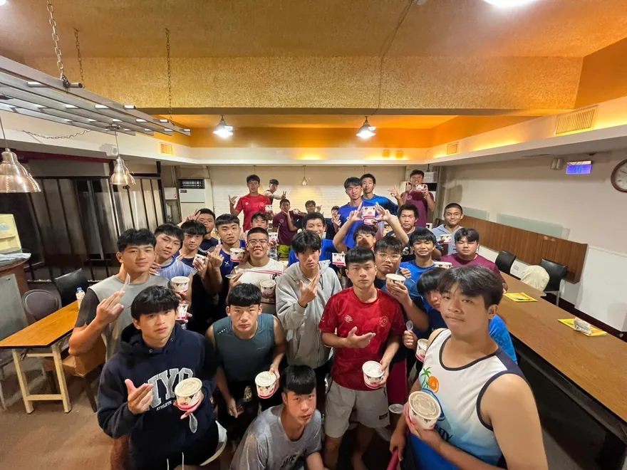感謝張琨喻賢拜今天特地從北部南下來看我們比賽，在場邊給我們很多指導與… 1