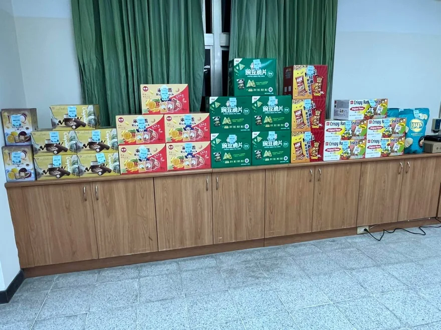今天參加了住宿生的聖誕活動 一開始的餐會非常豐盛，大家一起用餐聊天，… 3